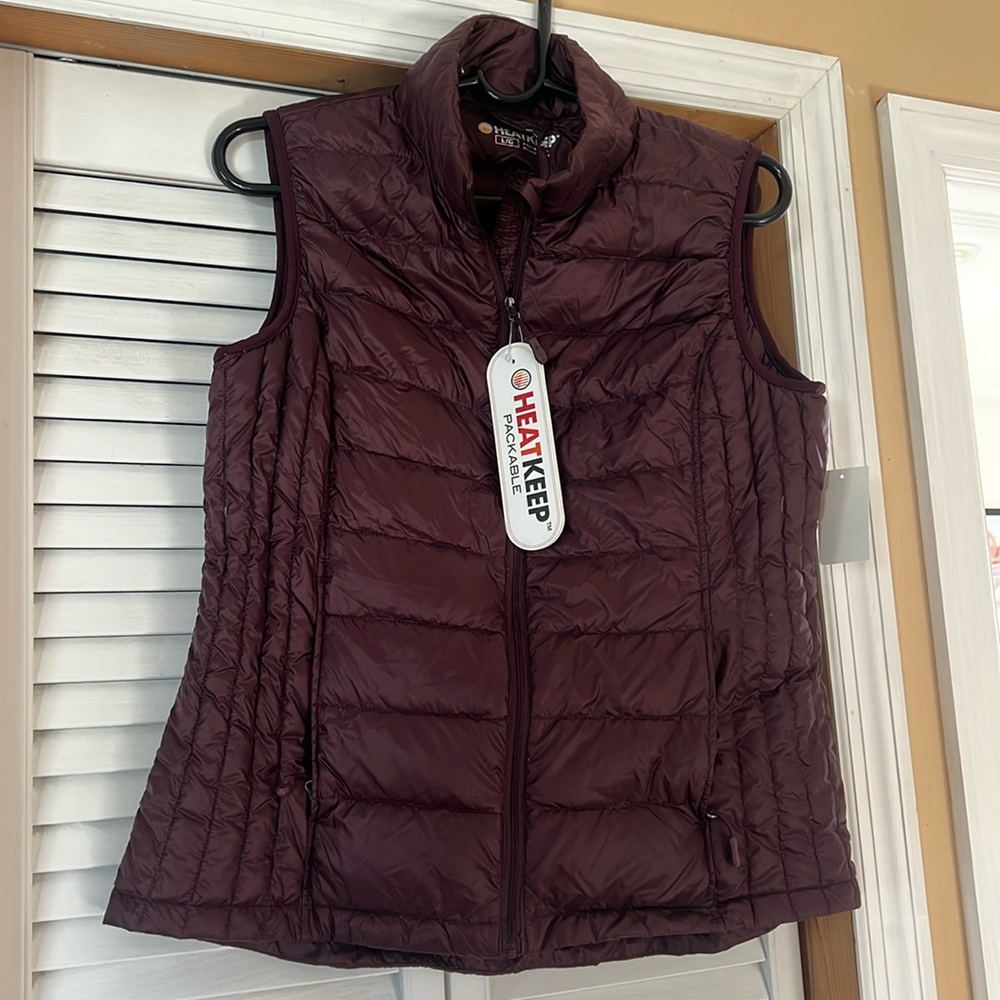 BNWT Heat keep burgundy puffer gilet